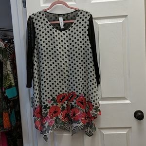 Black & White Dot Tunic w/ Floral Border XL *EUC*